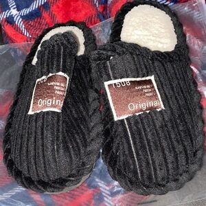 New Cozy Black Slippers
